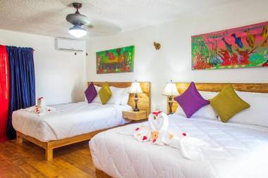 Roatan Yacht Club and Dive Center