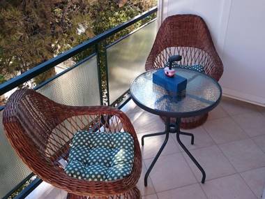 Charming little apartment with a balcony and a sea view 5 minutes to the beach