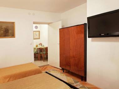 Charming little apartment with a balcony and a sea view 5 minutes to the beach