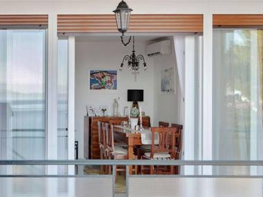 Cozy apartment with a balcony and a sea view 5 minutes to the beach