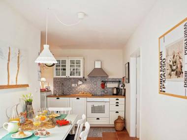 Delightfully decorated apartment with a sea view 5 minutes to the beach