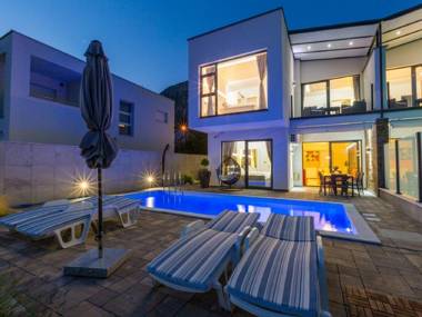 Modern Holiday Home in Grižane with Swimming Pool