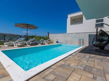 Modern Holiday Home in Grižane with Swimming Pool