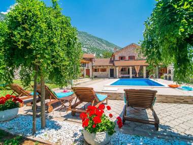 Stone house  with private pool and garden in quiet place