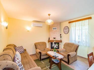 Stone house  with private pool and garden in quiet place