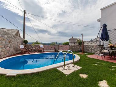 Gorgeous holiday home with pool and terrace  !