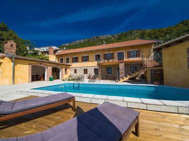 Amazing Villa with pool and sea view surrounded by nature