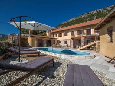 Amazing Villa with pool and sea view surrounded by nature