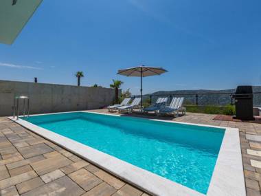 Modern  holiday home with private swimming pool !