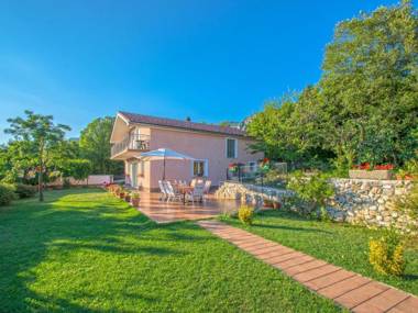 Adorable holiday home with private pool and terrace with barbecue!