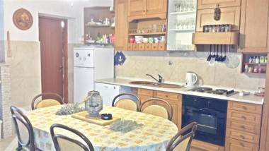2 bedrooms appartement at Zlarin 200 m away from the beach with enclosed garden and wifi