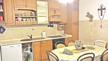 2 bedrooms appartement at Zlarin 200 m away from the beach with enclosed garden and wifi