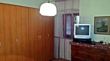 2 bedrooms appartement at Zlarin 200 m away from the beach with enclosed garden and wifi