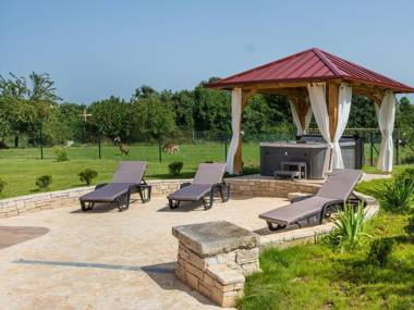 Attractive Holiday Home with Pool Jacuzzi Patio Courtyard