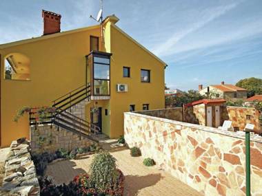 Apartment with balcony in Peroj 1 km from the beach and 3 km from Fazana