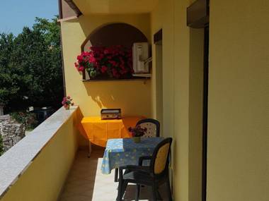 Apartment with balcony in Peroj 1 km from the beach and 3 km from Fazana