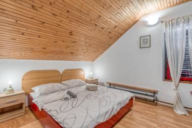 Lake House Felice - Happy Rentals