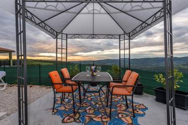 Villa Art house with Pool and a beautiful view on the river Mirna valley