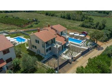 Holiday House with private pool in a quiet location with garden and grill
