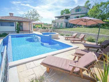 Unique Villa for up to 8 persons with pool jacuzzi and beautiful garden   