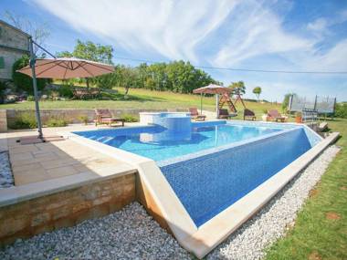 Unique Villa for up to 8 persons with pool jacuzzi and beautiful garden   