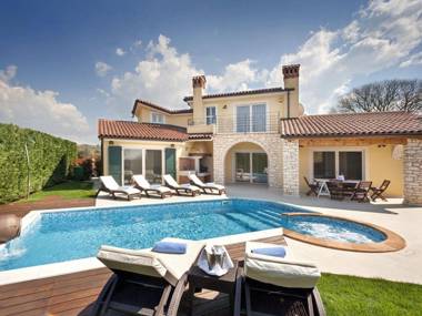 Luxury villa for up to 6 persons with pool BBQ wine cellar and billiard