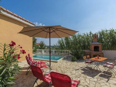Comfortably and lovingly furnished villa with pool for a relaxing family holiday
