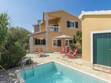 Comfortably and lovingly furnished villa with pool for a relaxing family holiday