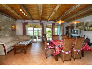 Authentic holiday home with private pool and covered terrace !