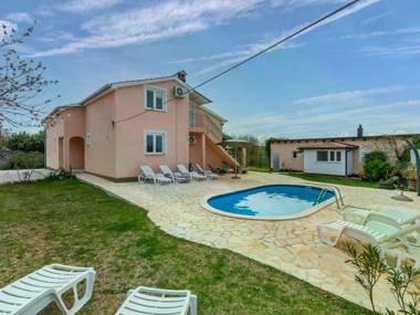 Beautiful villa for up to 12 persons with private pool and garden