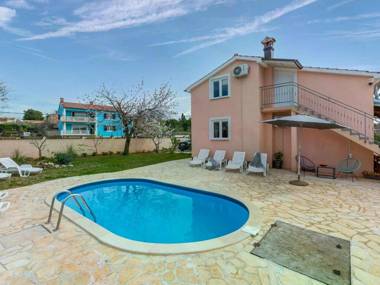 Beautiful villa for up to 12 persons with private pool and garden