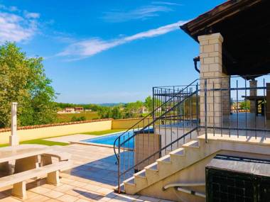 Villa Selo Mekisi the private villa with a heated pool