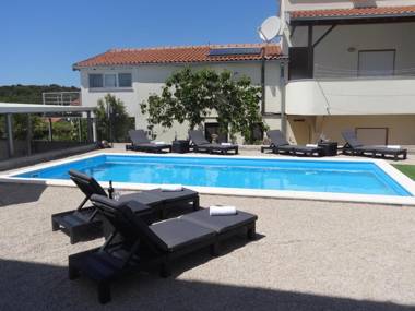 Modern island apartment with pool 80 meters from the sea B