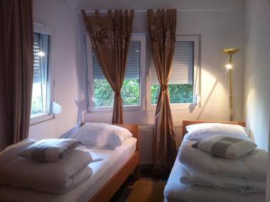 Apartments and Rooms Trsje