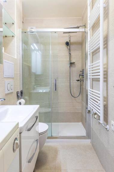 Modern 2BDR Apartment in Old Town- BEST LOCATION