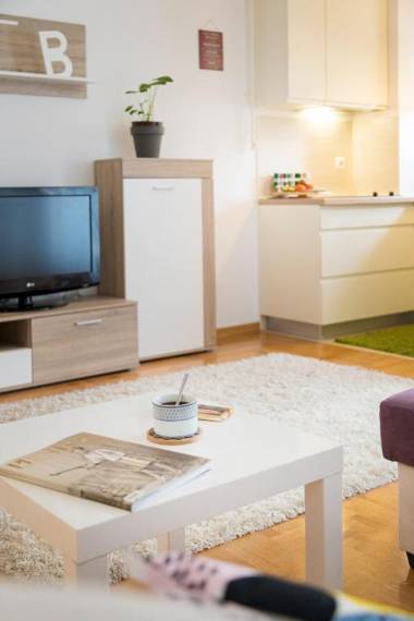 Cute and Sunny Studio in Zagreb with Balcony and Free Garage