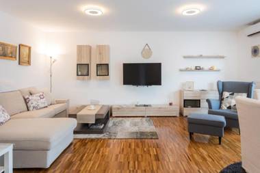 Spacious 2BDR Apartment with Beautiful Terrace