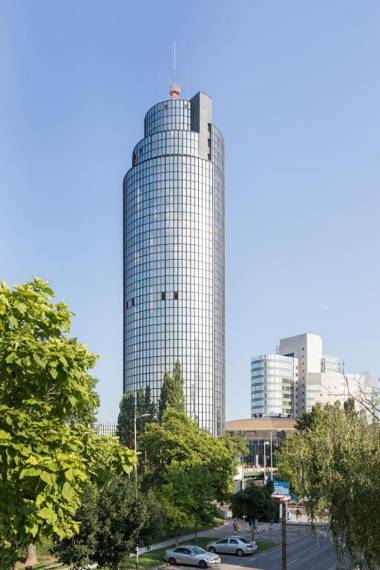 Spacious 2BDR Apartment with Beautiful Terrace