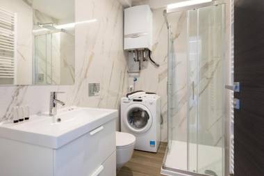 Design 2BDR Apartment near City Center