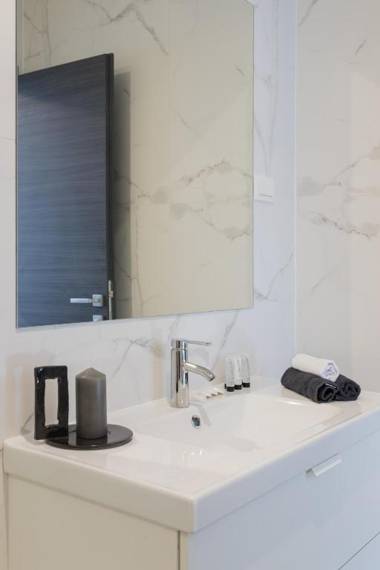 Design 2BDR Apartment near City Center