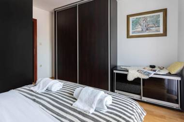 Spacious 2BDR Apartment with a Cute Balcony