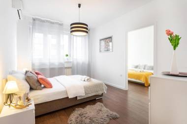 Sunny 2BDR Apartment with a Balcony