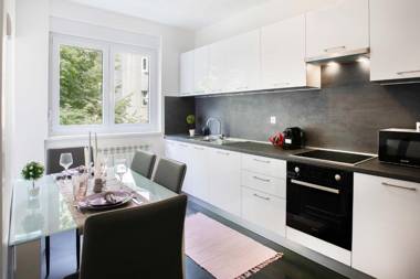 Sunny 2BDR Apartment with a Balcony