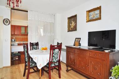 Apartments and Rooms Anika