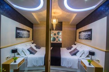 Peninsula Luxury Rooms