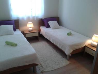 4 bedroom apartment with 3 bathrooms and private parking - Apartments Orange - AE1044