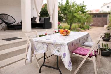 Apartment and room Mare