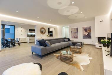 Shell Luxury Residences with Pool and Whirlpool