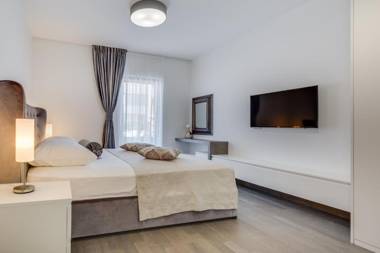 Shell Luxury Residences with Pool and Whirlpool