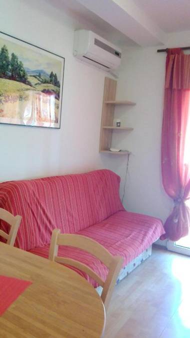 2 bedrooms appartement with sea view enclosed garden and wifi at Zadar 3 km away from the beach